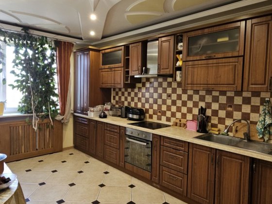 Продам 2-кім.квартиру  95 м2 з ремонтом лоджія 15 м2, Боярка, вул. Пушкіна Боярка