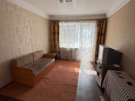 Продам на среднем этаже 2 ком. квартиру. V Каменское
