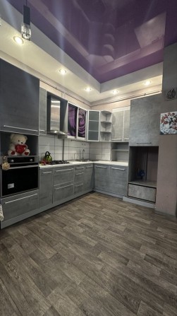 Продаж 2-кімн Сталінка, біля центру, Камʼянське. - фото 1