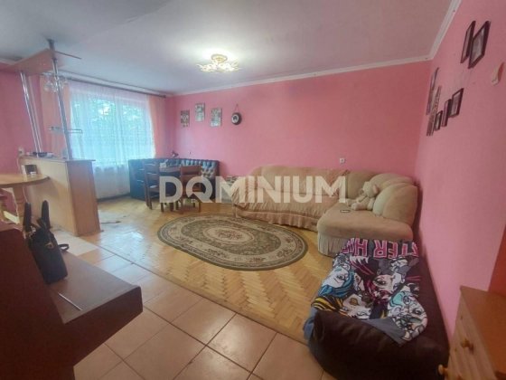 Продається трикімнатна квартира