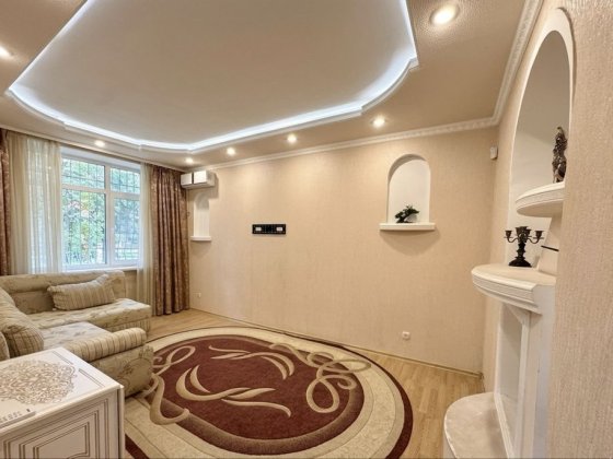 Уютная квартира (75 м²) с гаражом на ул. Мира Каменское