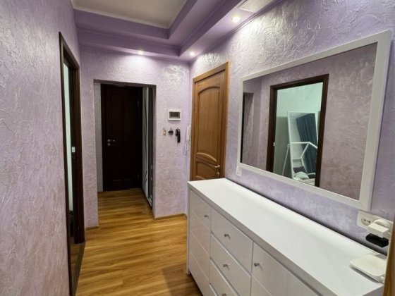 2 к з АГО від власника, меблі + техніка, л/б 11 мкр, 1 поверх Каменское