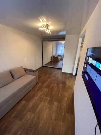 Продам  1ком.кв.4/5 кирпич. р-н Черёмушки с мебелью.и техникой. - фото 1