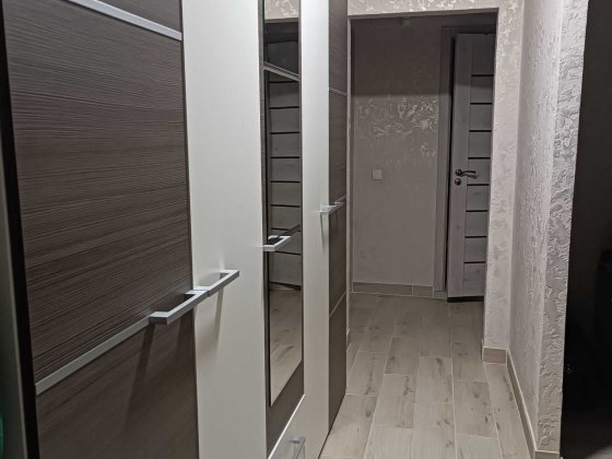 Продам 3-х кімнатну поряд з центром, 3-й поверх Кам'янське