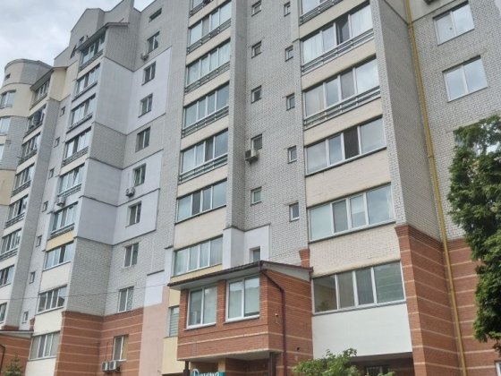 Затишна  квартира в центрі Вишгорода: цегляний будинок, закрита територія! Вишгород