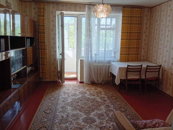 Простора 2-кімнатна квартира в центрі Глухова Глухів