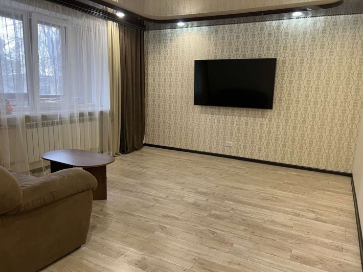 Квартира трикімнатна. Центр міста. Продаж по сертифікату можливий! - фото 1