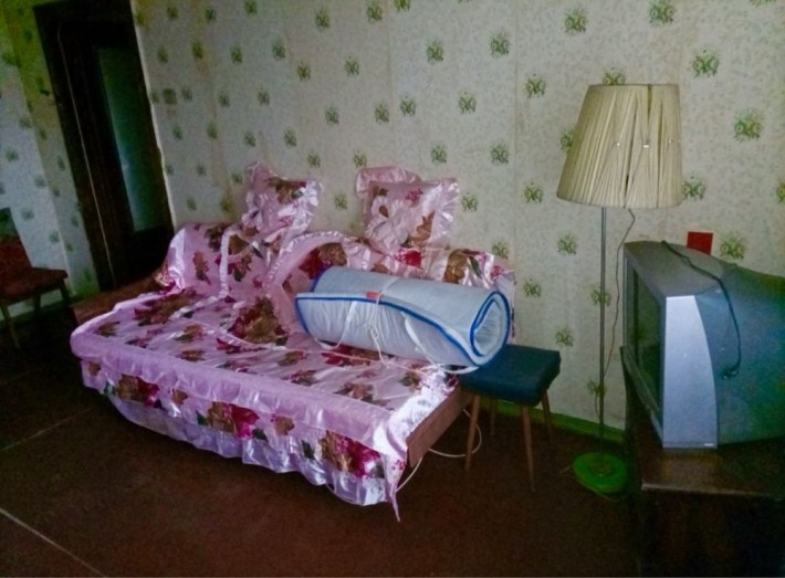 Продам уютную 2 комн. квартиру на л/ б, 1мкр. - фото 1
