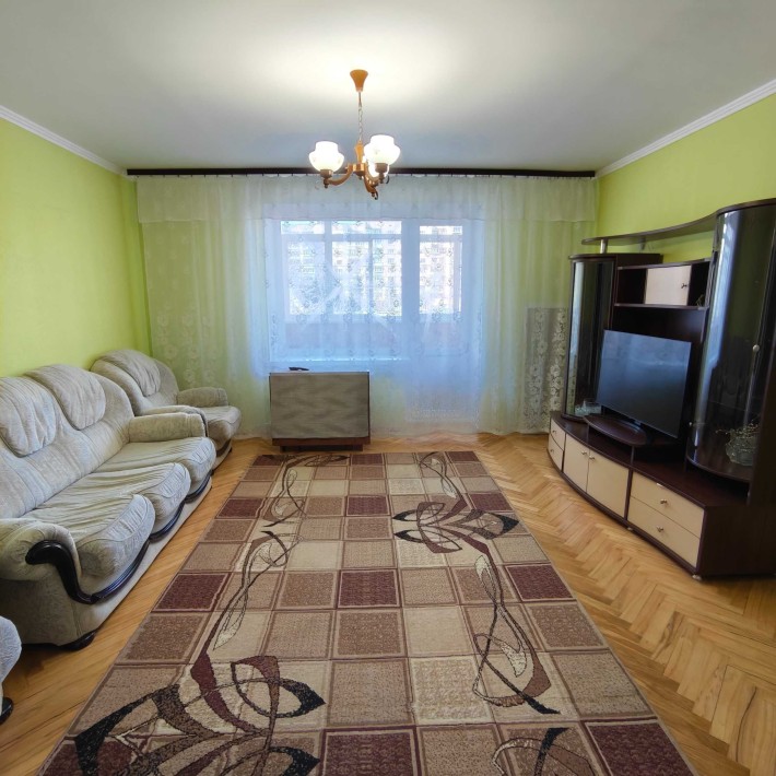 Продам 4 кімн. квартиру у Вишгороді по вул. Набережна, 8. Цегляний будинок ГАЗифіковано. Без % - фото 1
