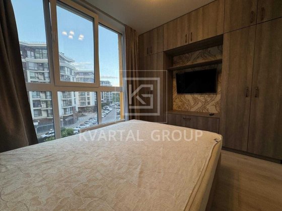 Простора квартира 47 м² з кухнею-вітальнею та балконом