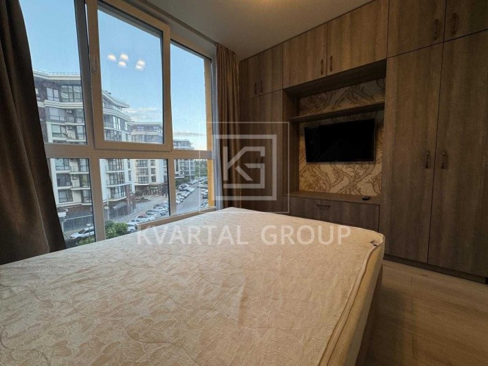 Простора квартира 47 м² з кухнею-вітальнею та балконом - фото 1
