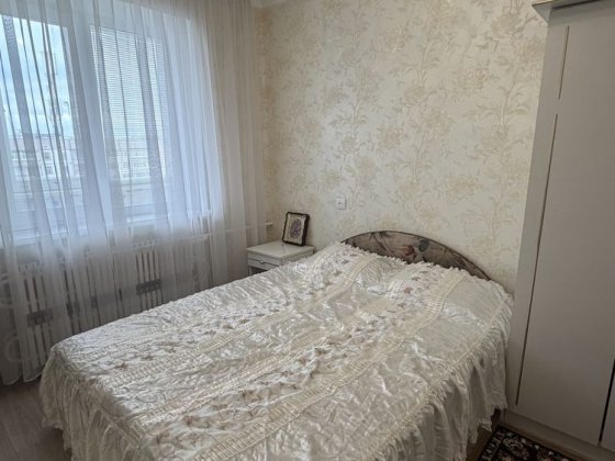 Продам 2-ком.кв на Левом берегу,4 микрорайон Кам'янське