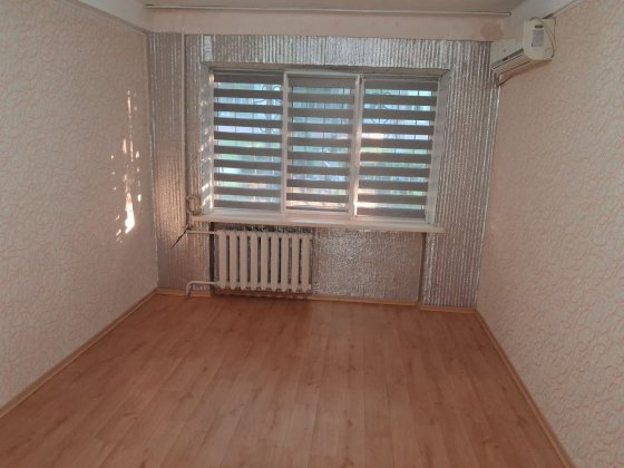 Каменское.Продам 2 комн на черемушках.44 кв метра Кам'янське