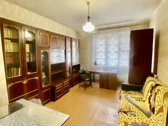 Продам 3 кімнатну сталінку в центрі Кам'янського. Каменское