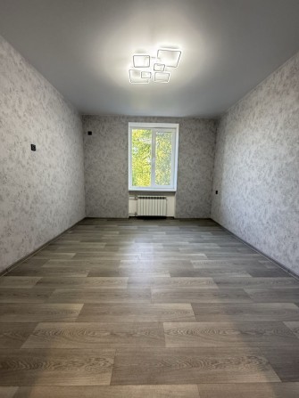 Продам 2-комнатную крупногабаритную квартиру в центре - фото 1