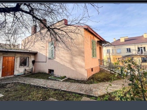 Продаж квартири особнячного типу Дрогобич
