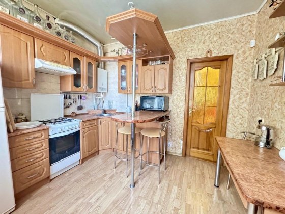Продажа 3-ком.квартиры.Сталинка.Центральная часть города. Каменское