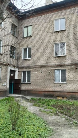 Продаётся квартира 100 м2, 2й этаж, кирпичный дом - фото 1