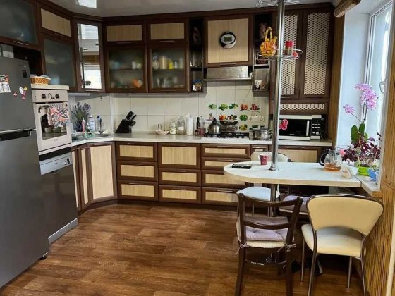 Продам 5 кімнатну квартиру! 1 район! Каменское