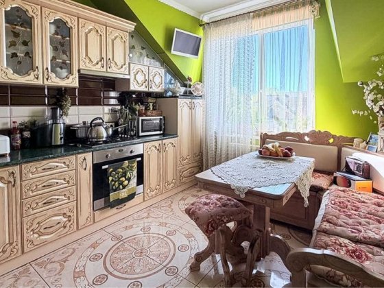 Продається дворівнева 3-кім квартира у центрі міста Дрогобича Дрогобич