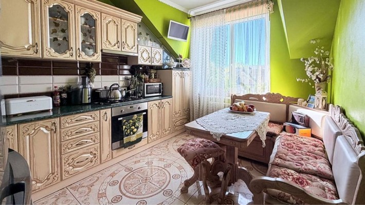 Продається дворівнева 3-кім квартира у центрі міста Дрогобича - фото 1
