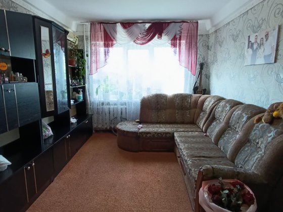 Продам 2-х комнатной на среднем этаже Кам'янське