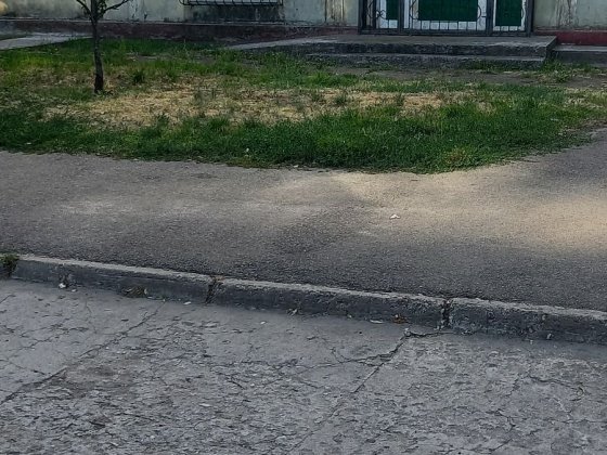 Продам 2ух.к.кв 43м² 1/5 под магазин,офис не выведена из  жилого фонда. Кам'янське
