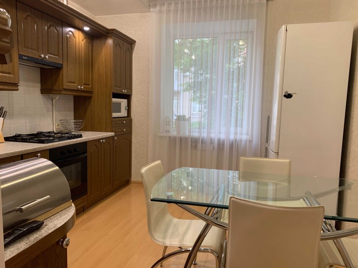 Продам двокімнатну в центрі поруч парк - фото 1