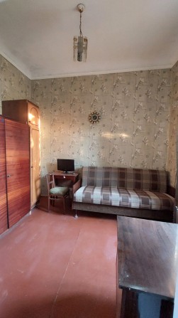 В центрі продається жековська  2кімнатна  квартира - фото 1