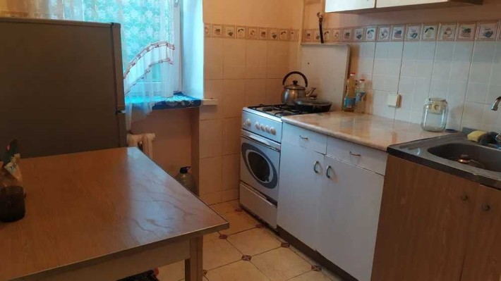 Продам уютную 1-комнатную квартиру на комфортном 4-м этаже - фото 1