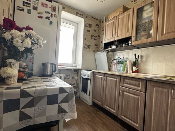 Продам гостинку , с мебелью и технокой . Черноморск
