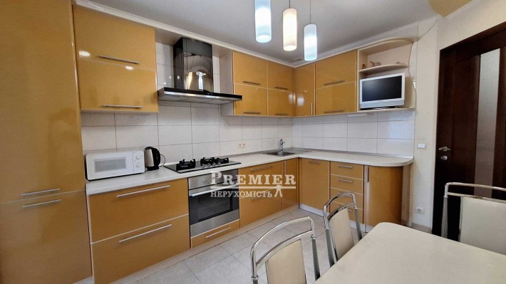 Продаж 3 кімн. квартири у м. Чорноморськ - фото 1