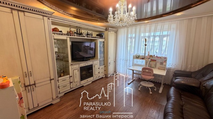 Продам затишну 3-и кімнатну квартиру на Мікрорайоні - фото 1