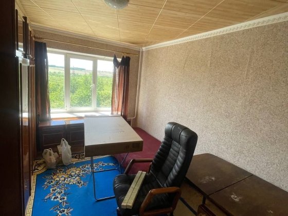 Продається кімната гуртожитку  секційного типу, р - н цукрового  заводу, не кутова Каменец-Подольский