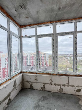 У продажу однокімнатна квартира з панорамними вікнами у м. Гостомель. - фото 1