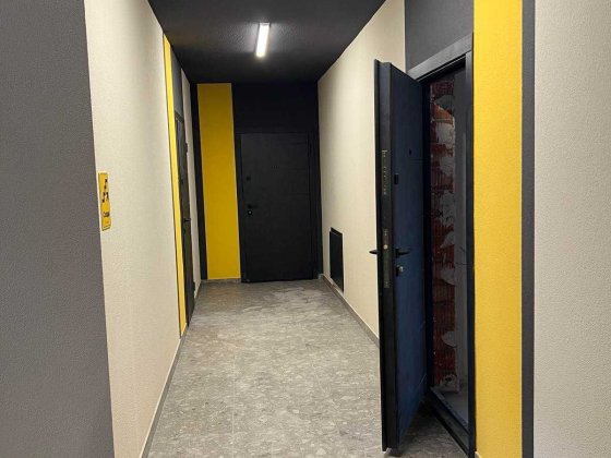 Велика однушка із спальнею та гардеробною Гостомель
