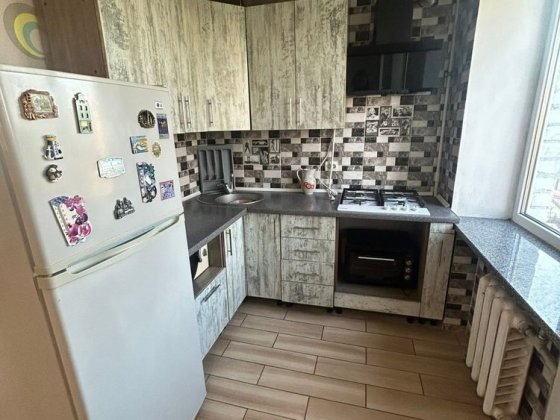 Продається двокімнатна квартира з ремонтом в районі УТОСу Коростень