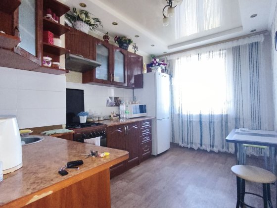 Продам 3кв.не сдаётся. Лозова