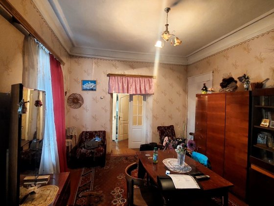 Продам 2-кімнатну квартиру. Вул.Полтавська,42.