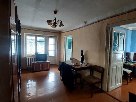 Продам 3-кімнатну квартиру. Вул.8-Березня,18.