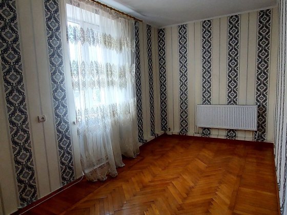 Продам 3-кімнатну квартиру. Вул.Київська,15.