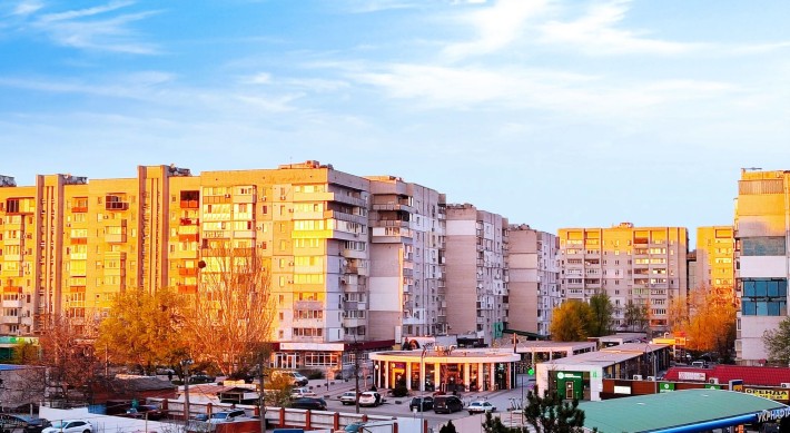 ПРОДАМ 2-кімнатну квартиру в м.Самар, район Трейд парк ("Карат"). - фото 1