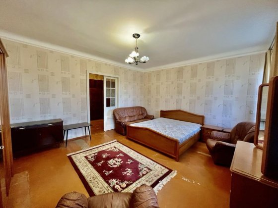 Продаж 3-кімнатної сталінки Самар
