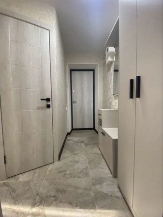 Продам 2х квартиру з новим ремонтом - фото 1
