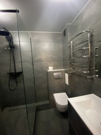 Продам трёхкомнатную квартиру с ремонтом,мебелью и техникой - фото 1