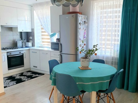 Продаж 3-к квартири: дизайнерське перепланування, ідеальний стан. Сарны