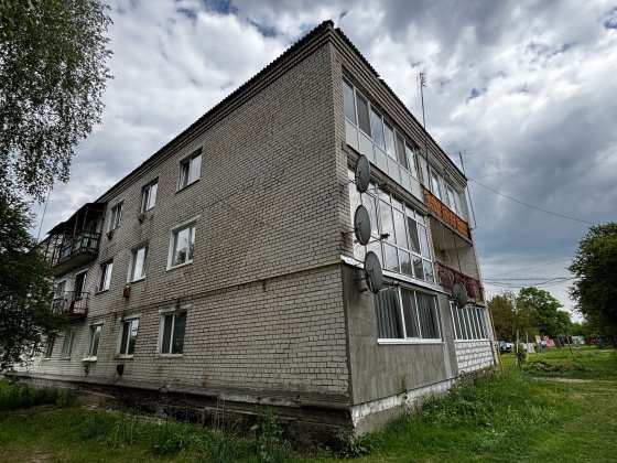 Продається простора 3-кімнатна квартира в затишному районі с. Катеринівка. Сарни