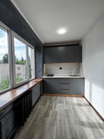 Продам однокомнатную квартиру возле Самолёта. - фото 1