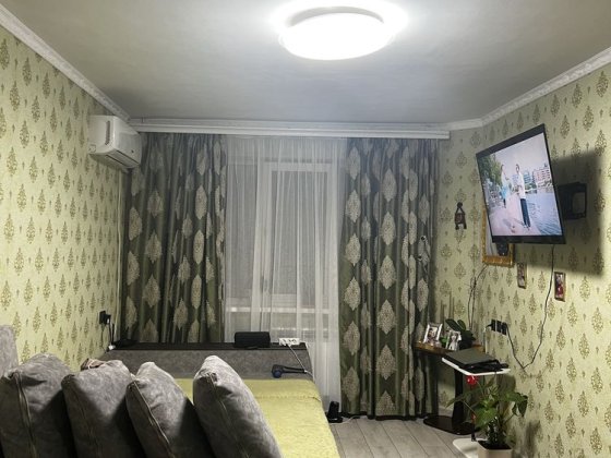 Продам 2ком квартиру  1/5 сделан ремонт моменяны трубы,проводка,теплый пол в ваной комнате Павлоград