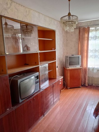 Трикімнатна квартира в центрі, без ремонта - фото 1